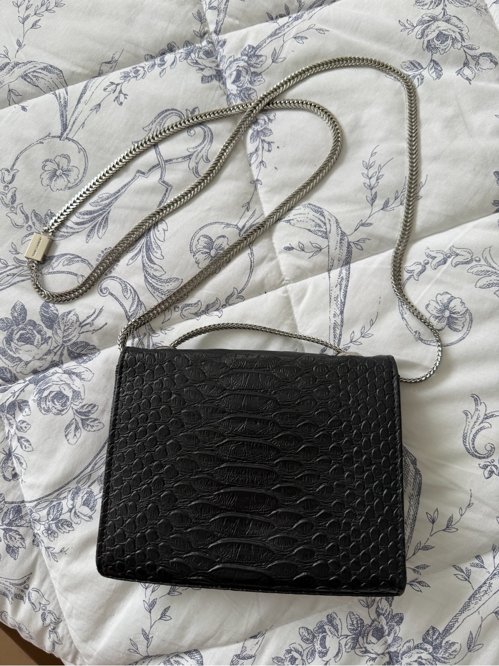 Elegant Black Faux-Croc Crossbody Bag with Silver Chain